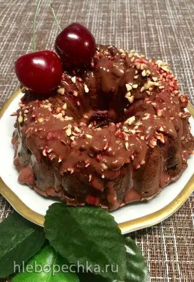 Шоколадный кекс с вишней без муки и сахара