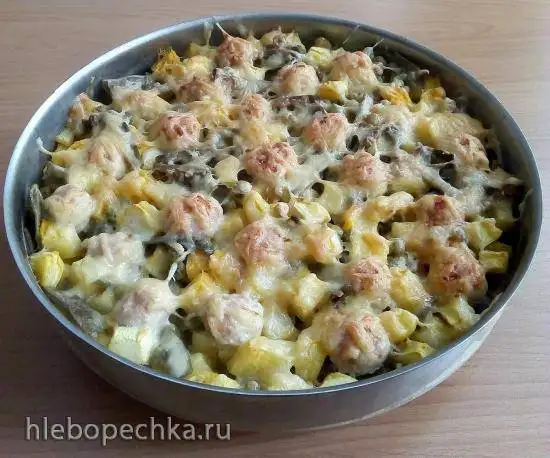 Овощное рагу с рыбными фрикадельками под сырной корочкой