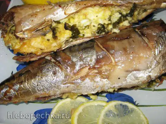 Скумбрия запеченная, фаршированная сыром и яйцами (вариант 2)