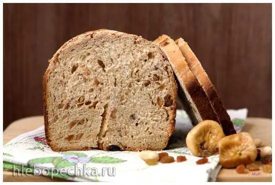 Хлеб пшеничный луковый с инжиром, изюмом и орехами