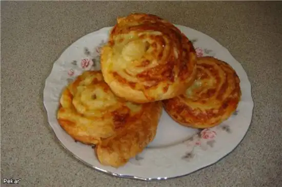 Плюшки слоеные с сыром