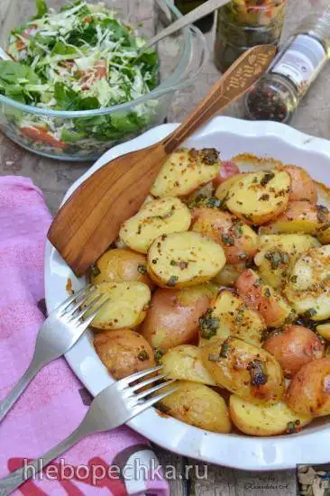 Картофель молодой с горчично-медовым соусом