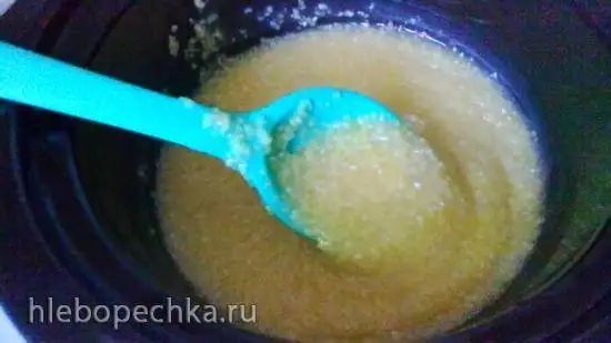 Кукурузная каша-полента на смеси куриного бульона и воды в медленноварке Kitfort KT-205