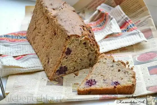 Кекс с цуккини и ежевикой