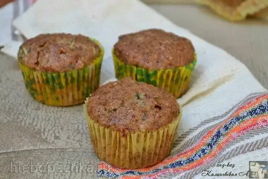 Постные кексы с цукини, орехами и льняным «яйцом»