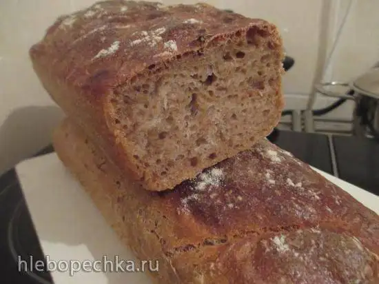 Дарницкий хлеб на закваске с добавками, испечённый в духовке