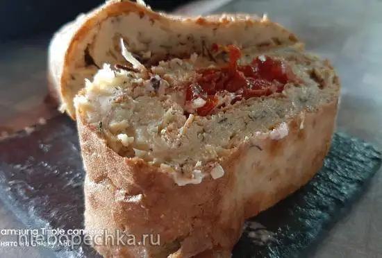 Рулет кабачковый с сыром и вялеными помидорами