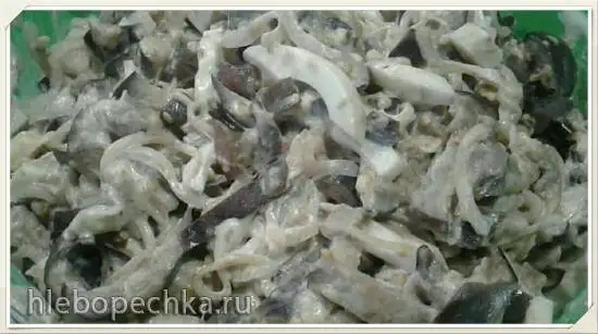 Салат из баклажанов, лука и яиц