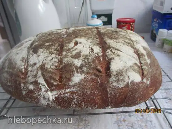Цельнозерновой хлеб на ржаной закваске