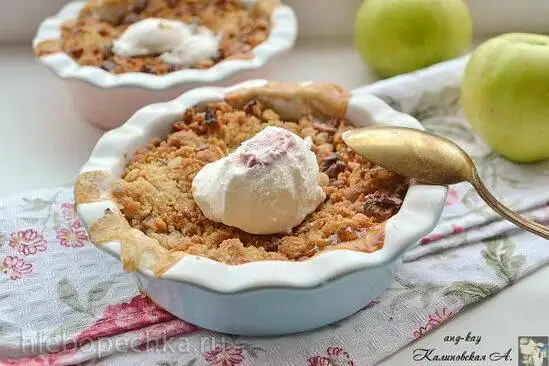 Яблочный крисп с орехами