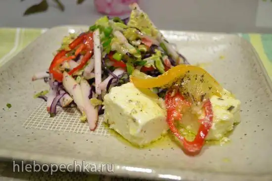 Салат из пекинской и краснокочанной капусты