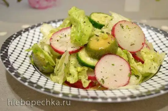 Салат овощной с фейхоа