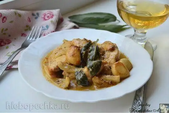 Куриное филе в сливочном соусе с шалфеем