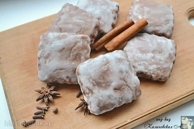 Пряники постные шоколадно-медовые в сахарной глазури с аммонием