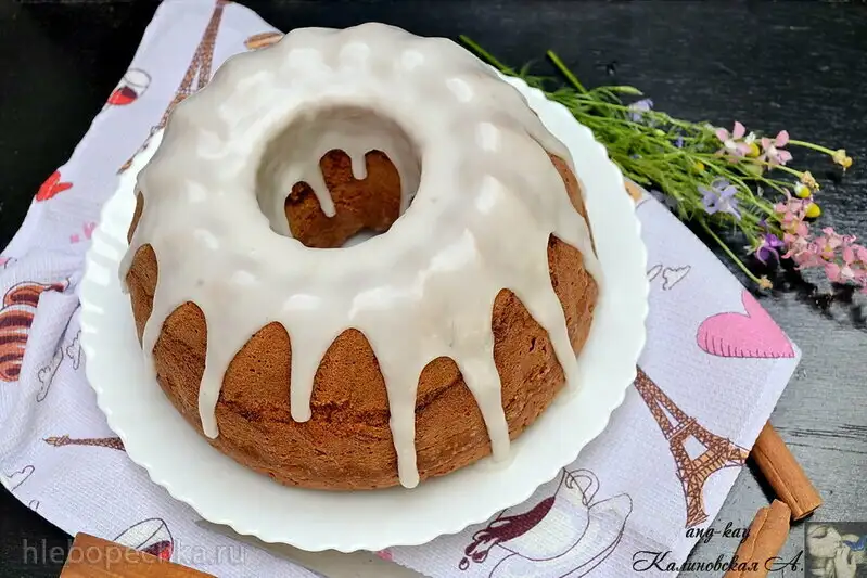 Кекс с орехами и коричной прослойкой