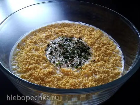 Слоёный салат со шпротами