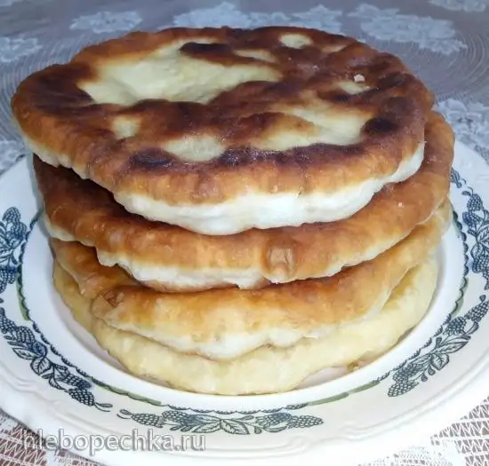 Жареные бездрожжевые сдобные лепёшки на сметане и кисломолочном продукте
