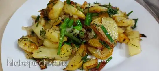 Картошка, жаренная на чугунной сковороде (+видео)