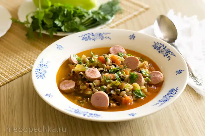 Фасолевый суп с колбасками