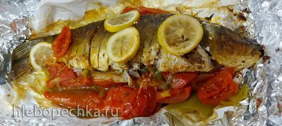 Зеркальный карп, запеченый с овощами и лимоном в фольге (+видео)