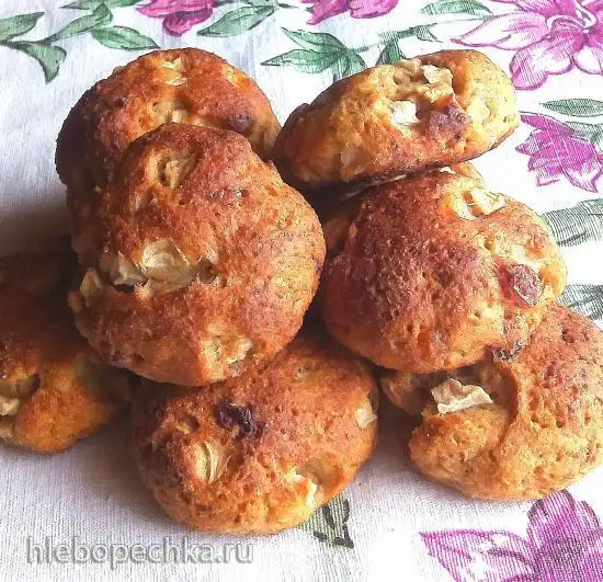 Творожные булочки с цельнозерновой пшеничной мукой, яблоками и изюмом