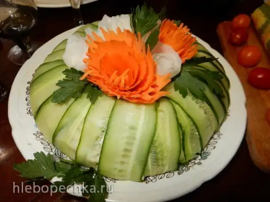 Салат с кальмарами