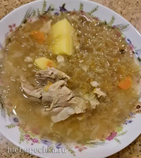 Сборные томленые щи из квашеной капусты