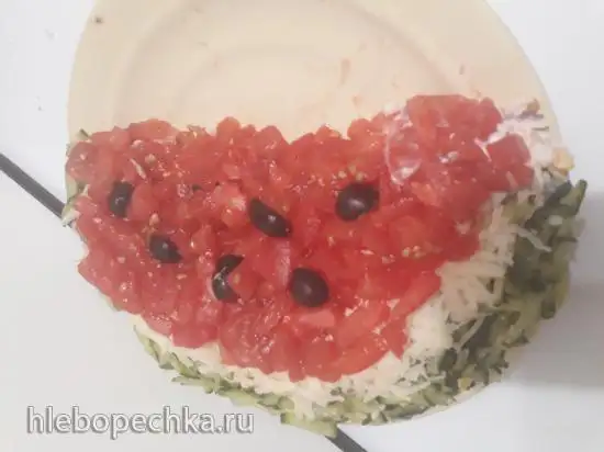 Салат кусочек арбуза