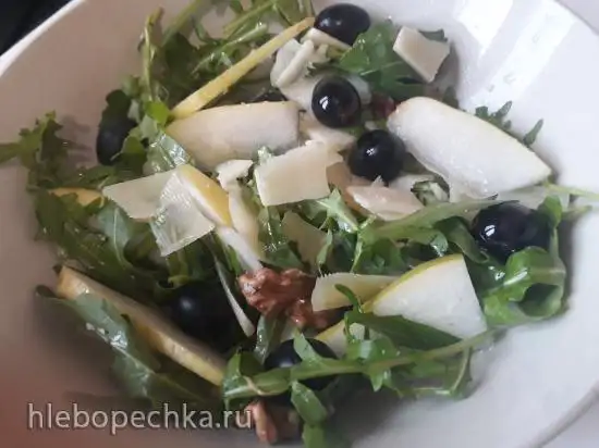Салат с грушей и пармезаном