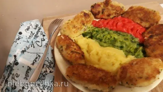 Рыбные котлеты с разноцветным картофельным пюре
