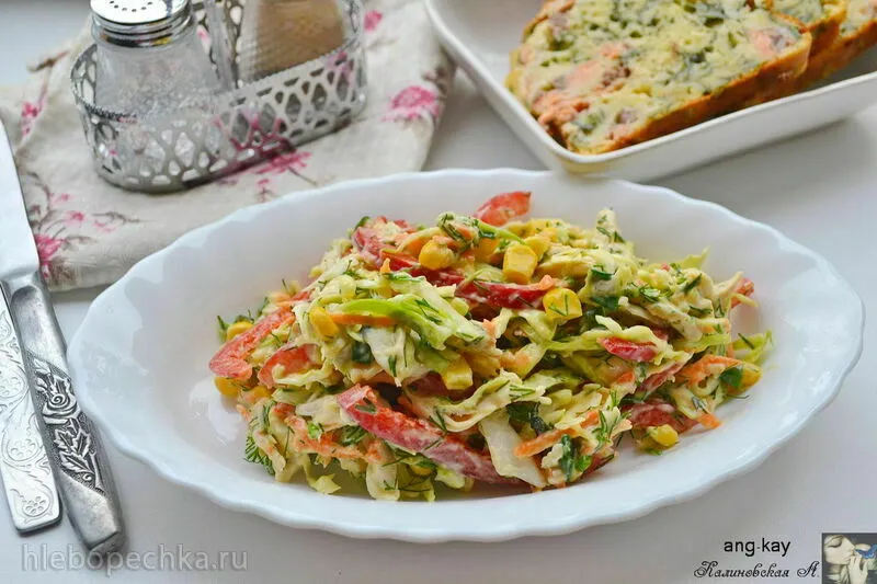 Салат с курицей и овощами