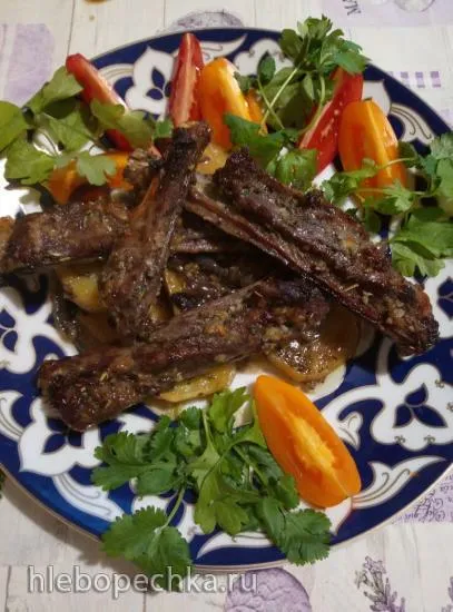 Бараньи ребрышки в медово-чесночной глазури с картофелем