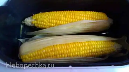 Кукуруза, варенная початками в пароварке