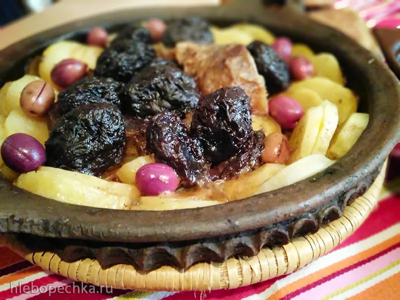 Тажин с картофелем, черносливом и оливками