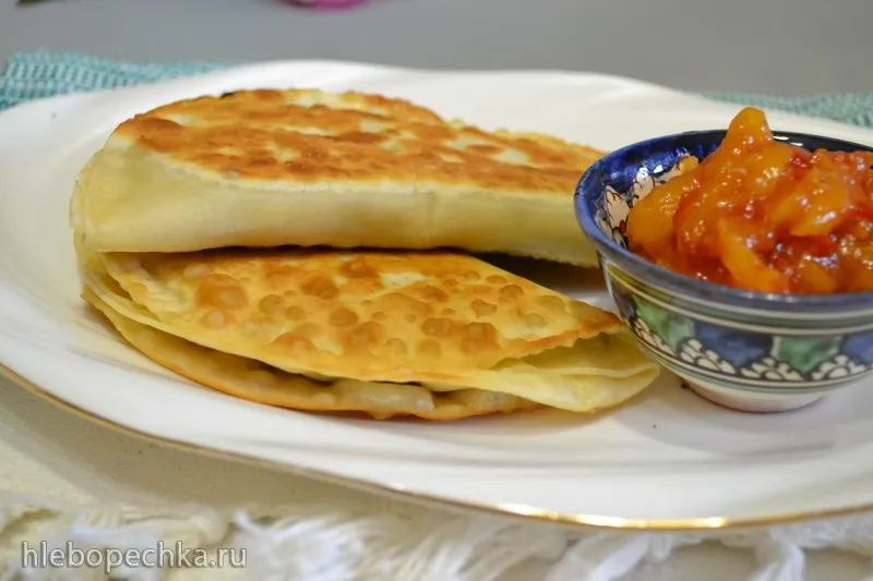 Кутабы слоеные с зеленью и сыром фетой