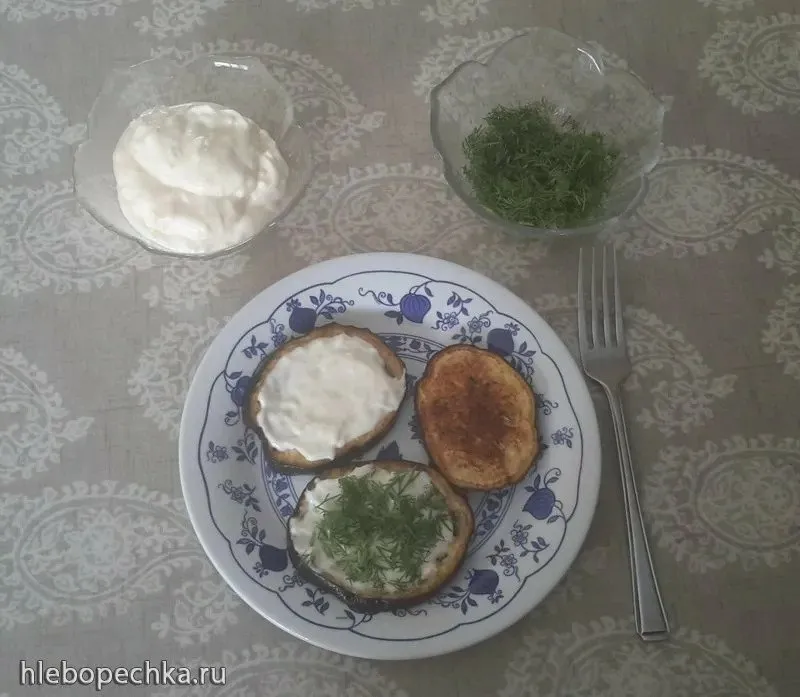 Баклажаны универсальные, запеченные шайбами, и соус к ним