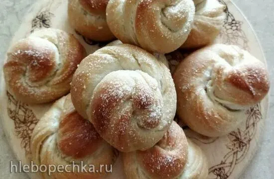 Постные дрожжевые сахарные булочки