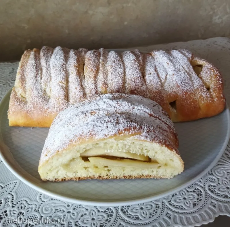 Плетёнка творожная с яблоками