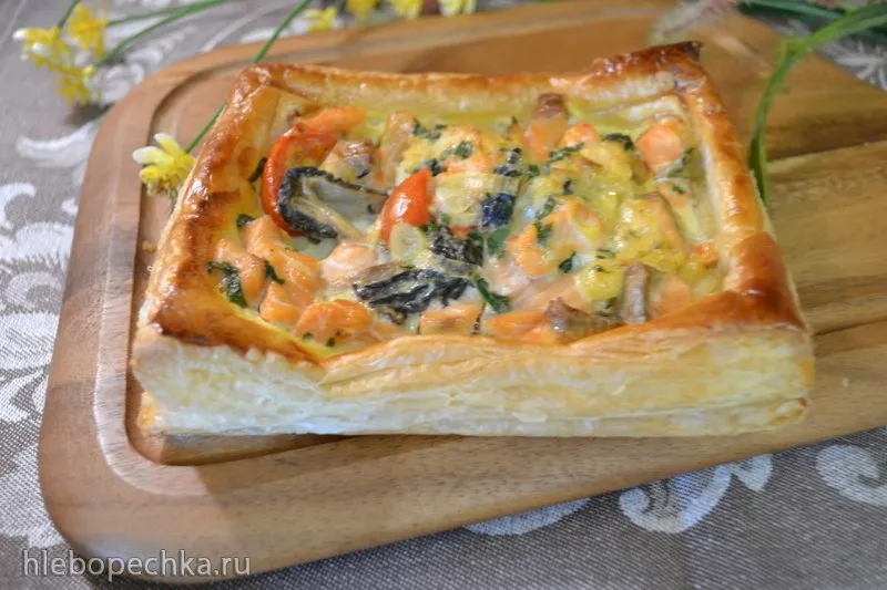 Открытые пироги со сморчками и красной рыбой