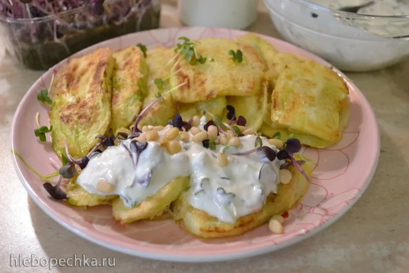Соус-заправка молочно-кислая с микрозеленью и кедровыми орешками