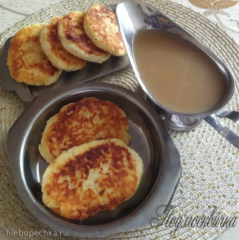 Сырники творожно-рисовые с фруктовым соусом