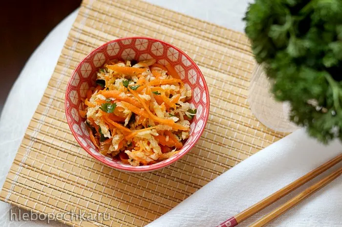 Салат из дайкона с морковью и жареным луком