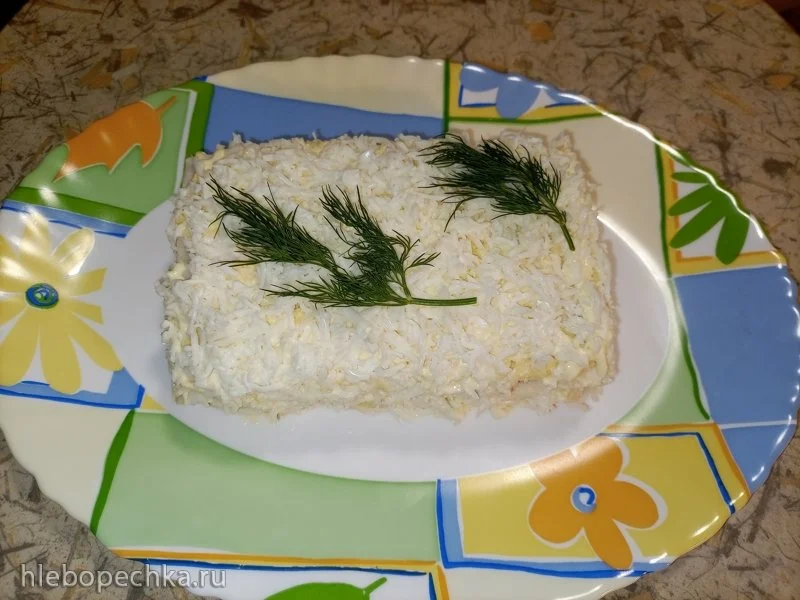 Закусочный тортик из крабовых палочек