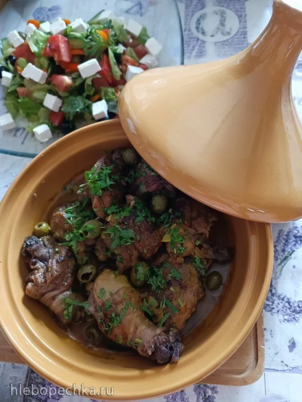 Куриное мясо, тушёное в тажине