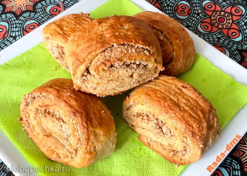 Рулетики из творожного теста с начинкой из муки, сахара и сливочного масла