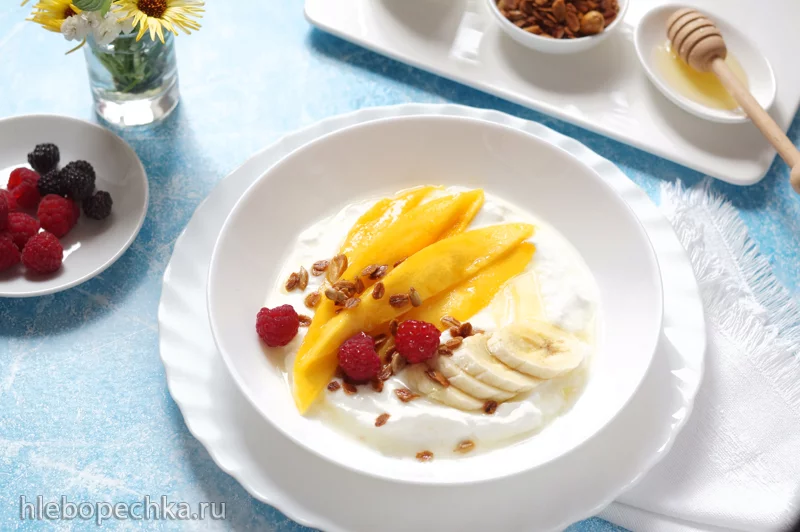 Греческий йогурт со свежим манго