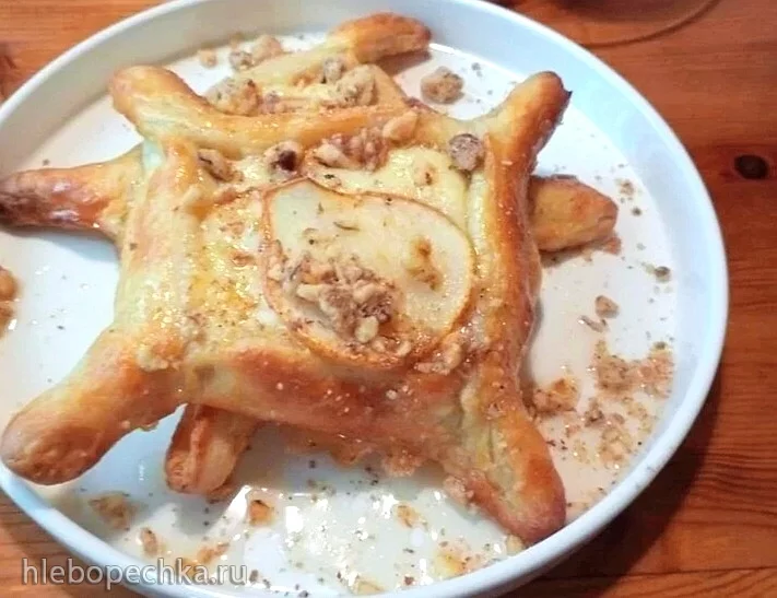Пеновани с грушей, сыром и мёдом