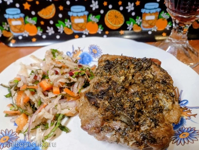 Баранина в фольге, запечённая с ароматным зелёным маслом