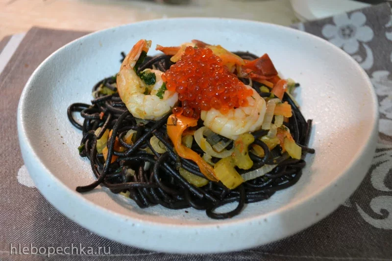 Спагетти «черные» с креветками