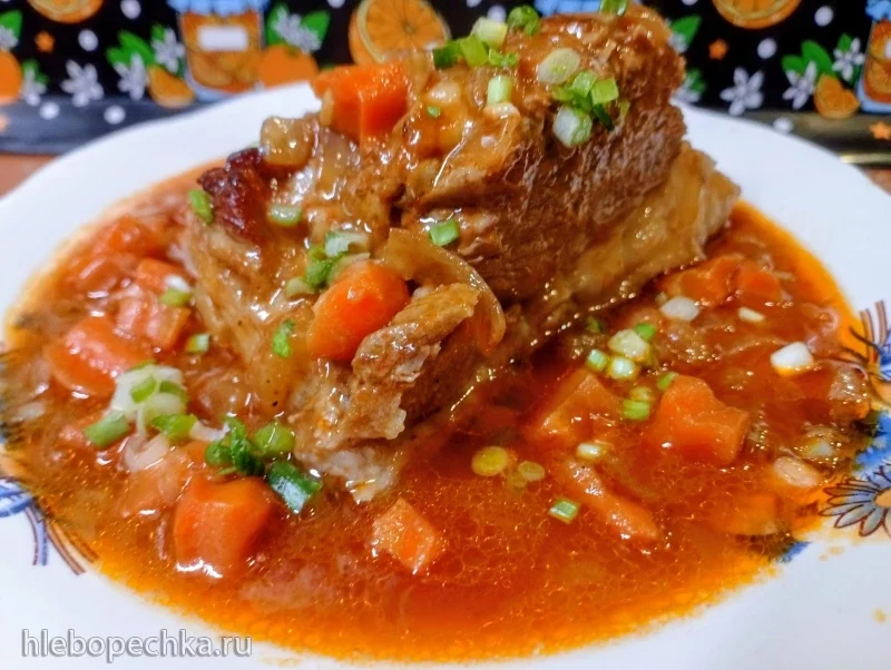 Баранина с белым вином, морковью и томатной пастой